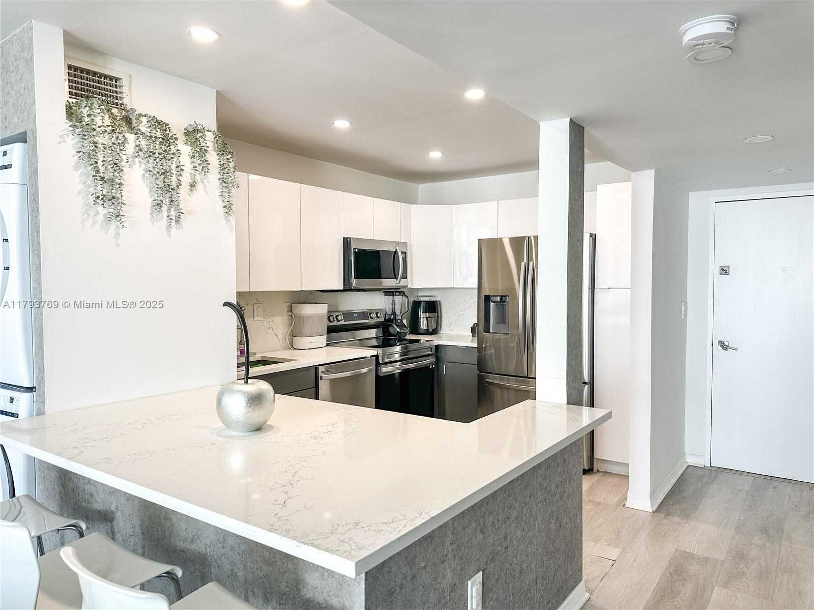 Small Image of 3731 NORTH COUNTRY CLUB DR #2228, Aventura Number 3