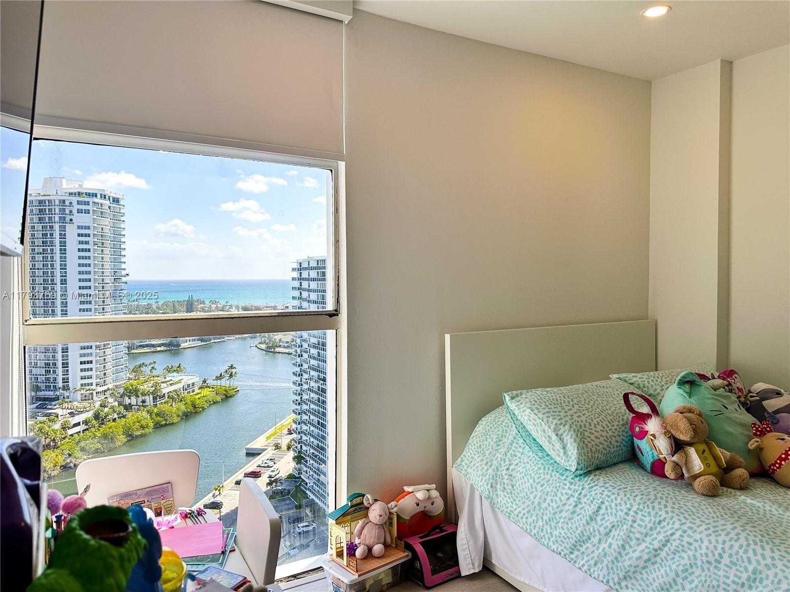 Small Image of 3731 NORTH COUNTRY CLUB DR #2228, Aventura Number 32