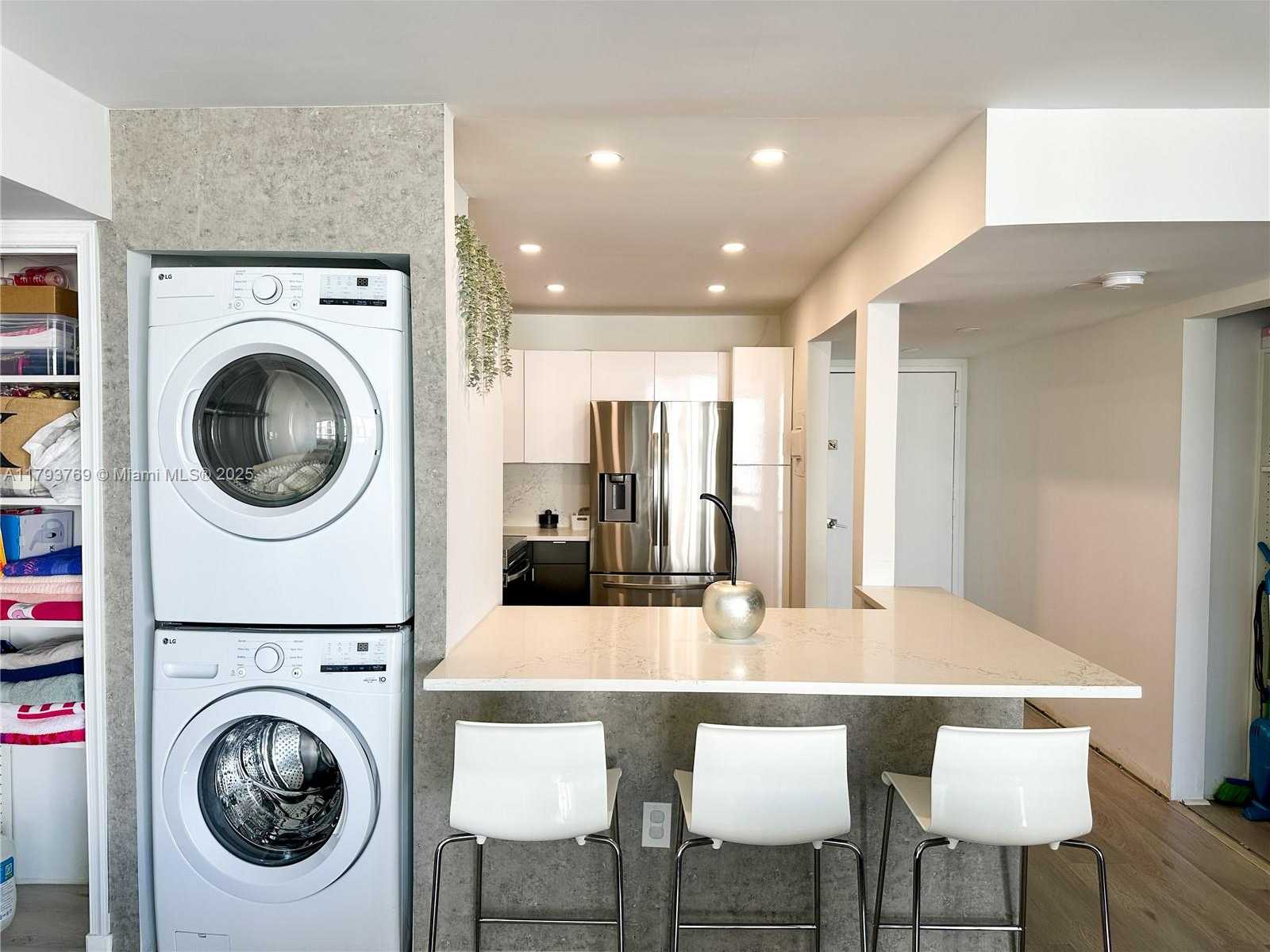 Small Image of 3731 NORTH COUNTRY CLUB DR #2228, Aventura Number 4