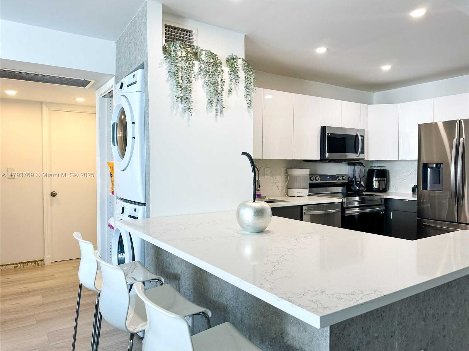 Small Image of 3731 NORTH COUNTRY CLUB DR #2228, Aventura Number 5