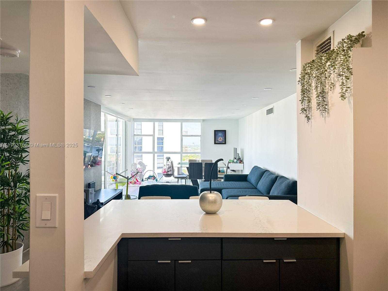 Small Image of 3731 NORTH COUNTRY CLUB DR #2228, Aventura Number 7