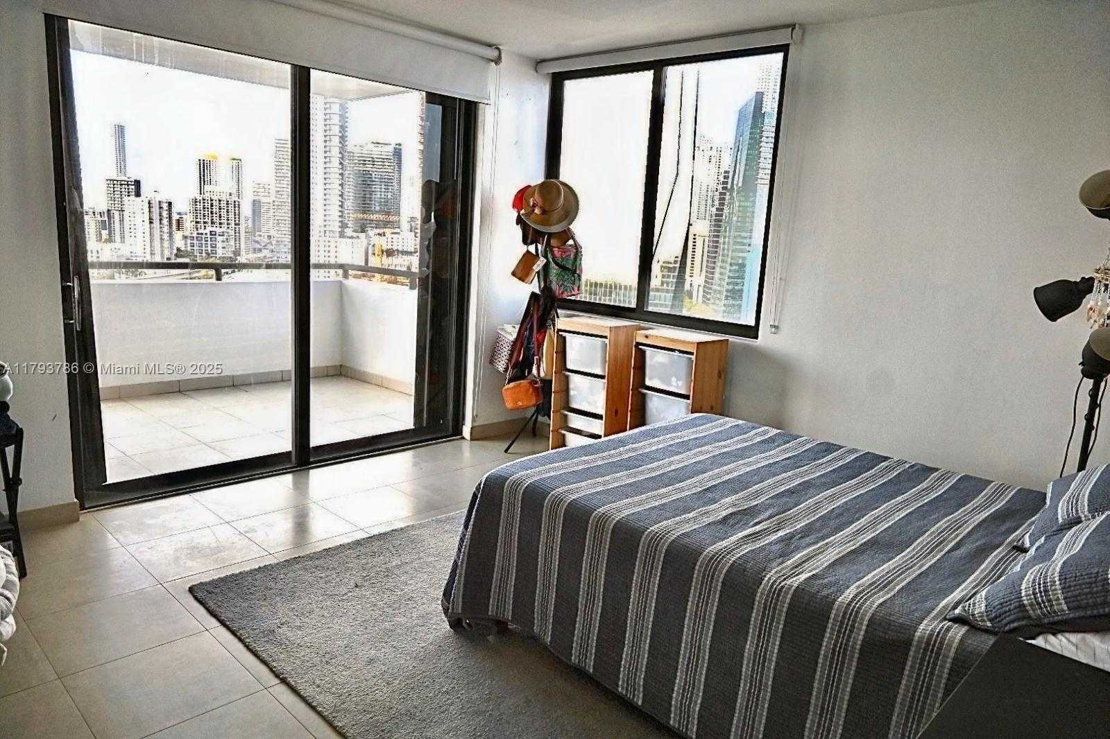 Small Image of 1581 BRICKELL AVE #1807, Miami Number 10