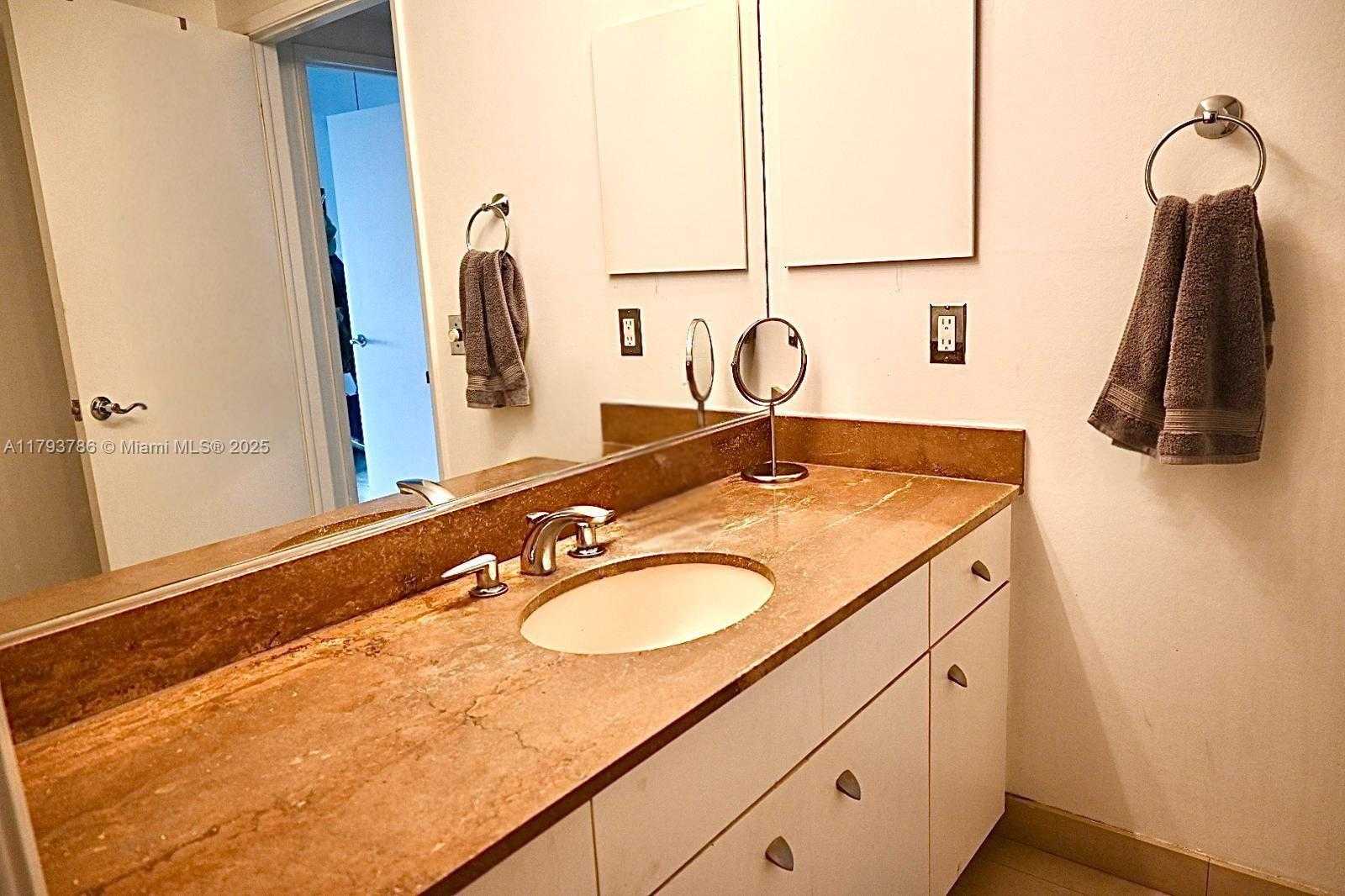 Small Image of 1581 BRICKELL AVE #1807, Miami Number 12