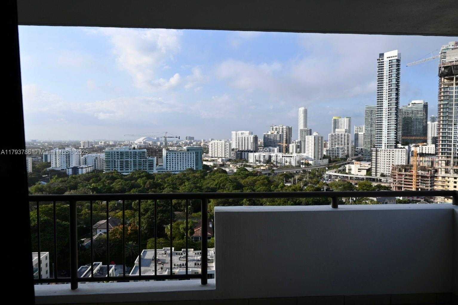 Small Image of 1581 BRICKELL AVE #1807, Miami Number 7