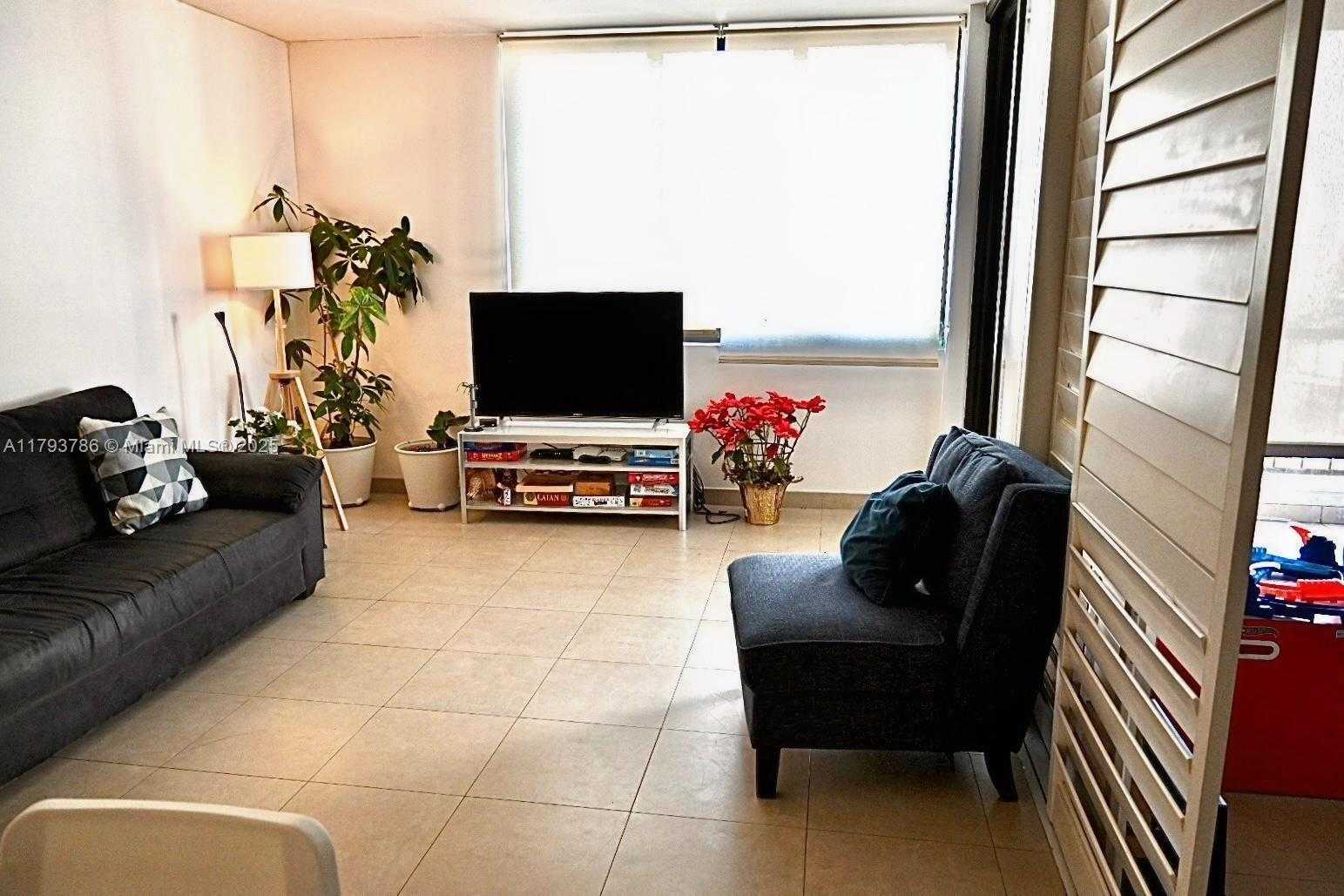 Small Image of 1581 BRICKELL AVE #1807, Miami Number 8