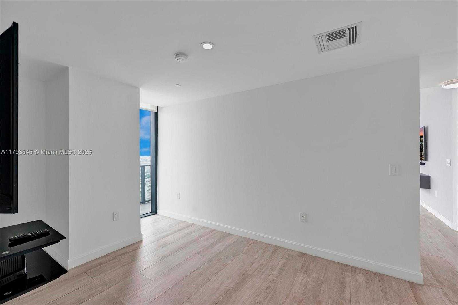Small Image of 55 SOUTH WEST 9TH ST #4008, Miami Number 3