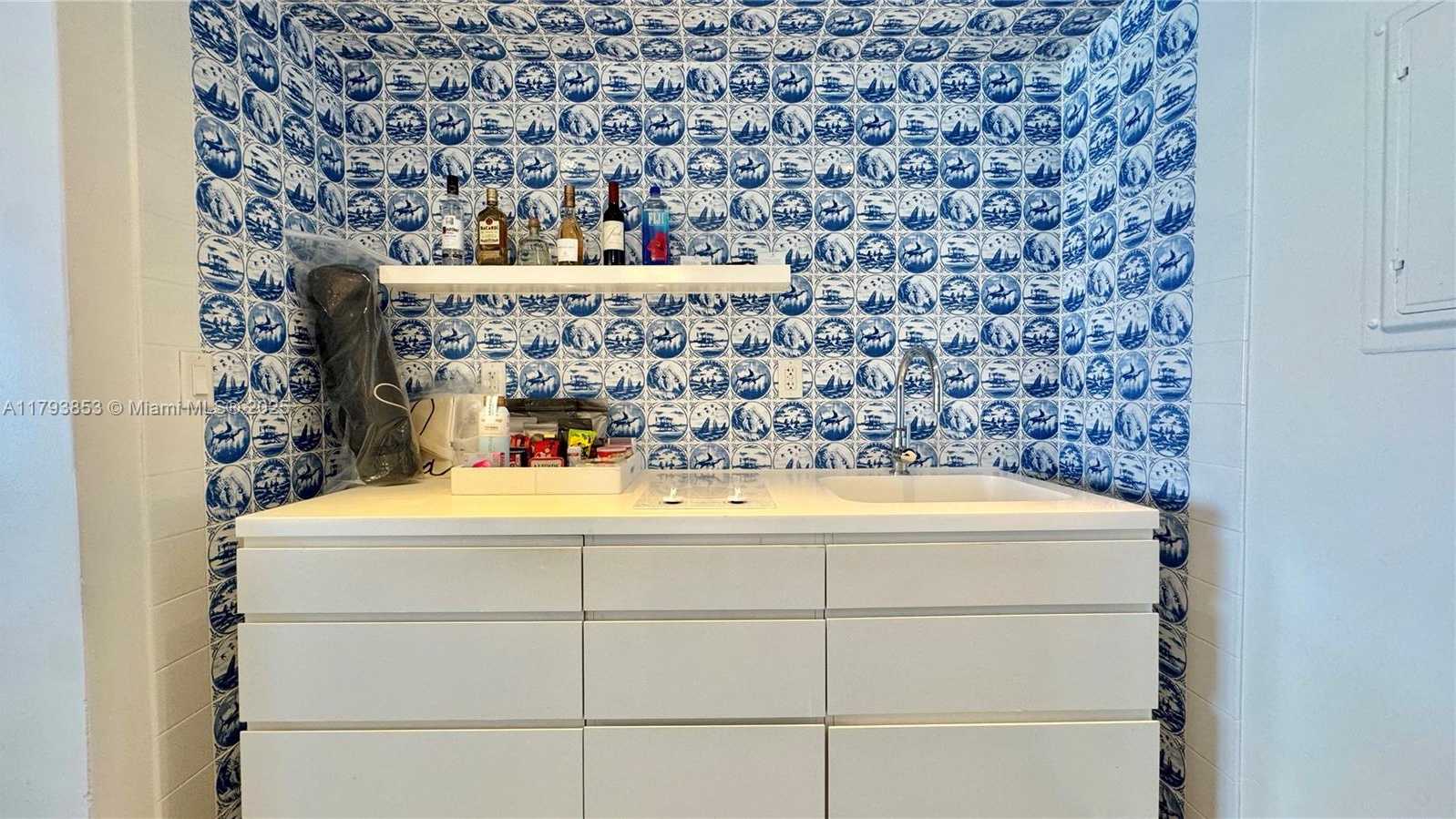 Small Image of 1100 WEST AVE #812, Miami Beach Number 9
