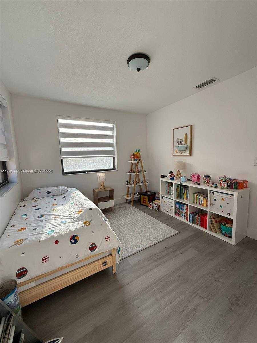 Small Image of 513 RACQUET CLUB RD #56, Weston Number 15