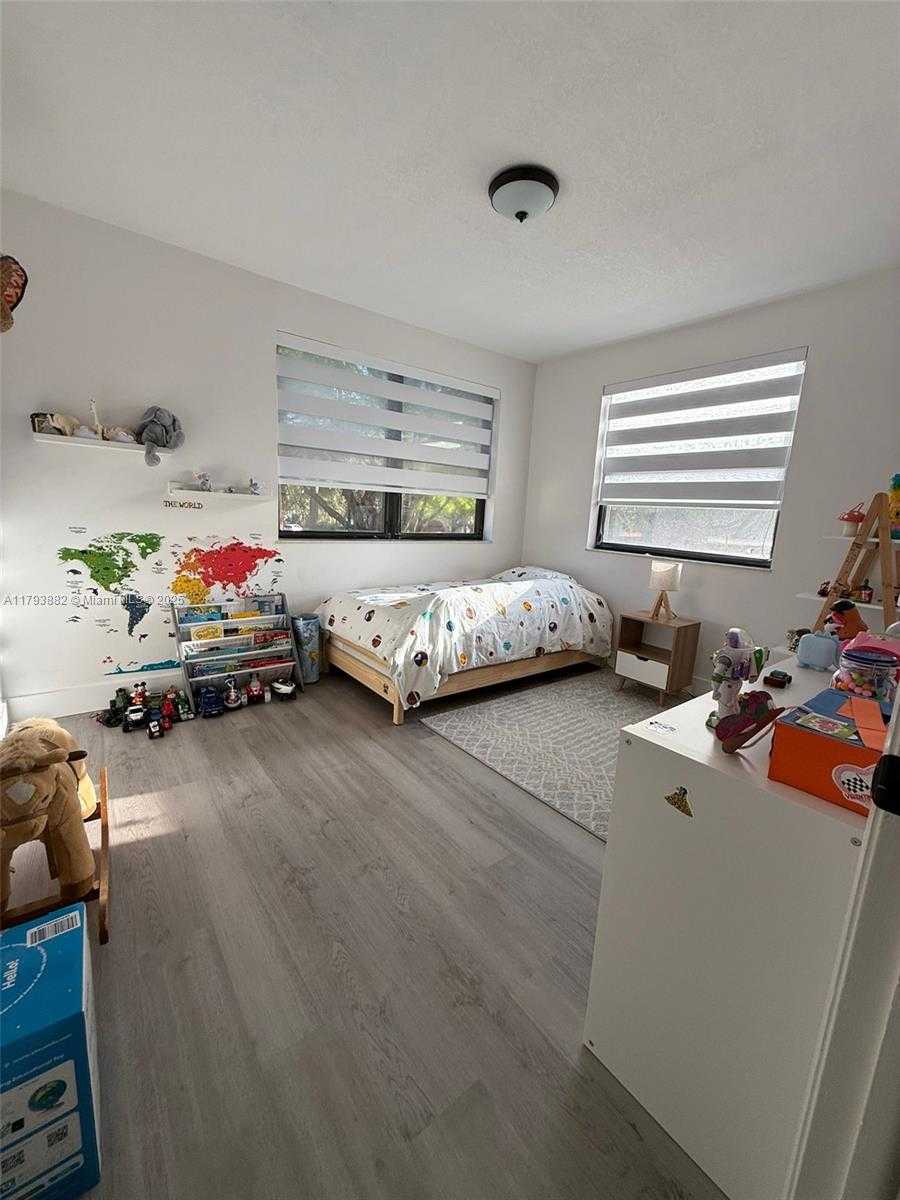 Small Image of 513 RACQUET CLUB RD #56, Weston Number 16