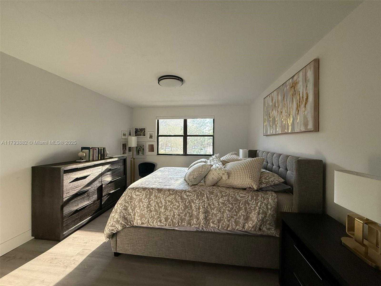 Small Image of 513 RACQUET CLUB RD #56, Weston Number 18