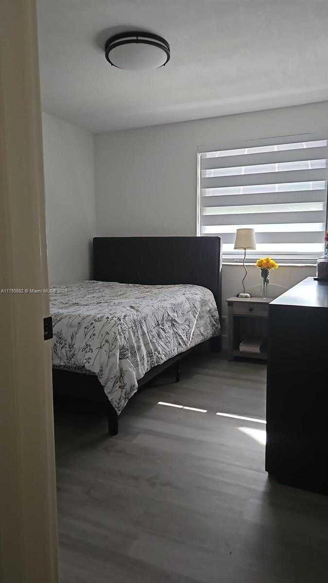 Small Image of 513 RACQUET CLUB RD #56, Weston Number 27