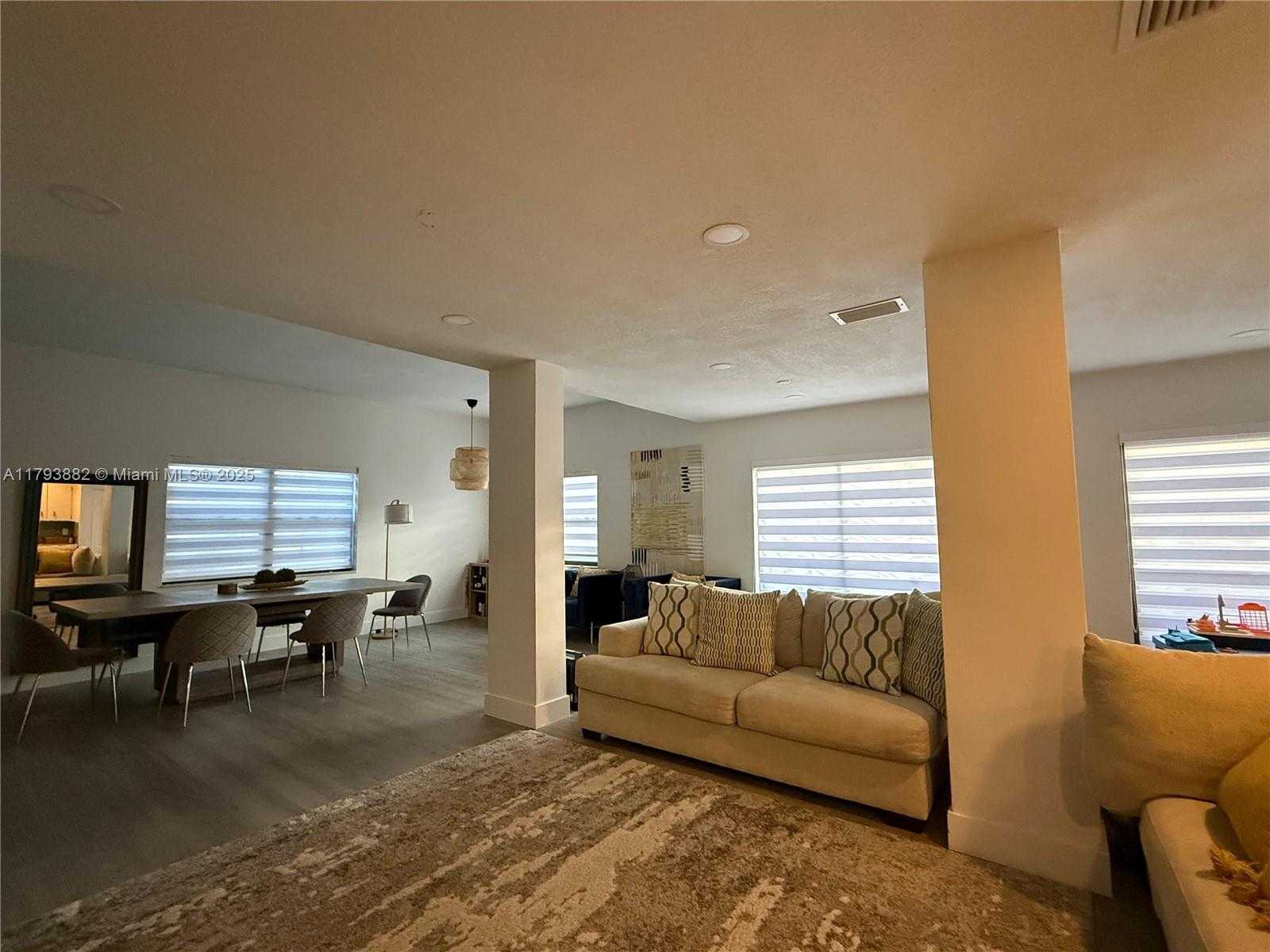 Small Image of 513 RACQUET CLUB RD #56, Weston Number 5