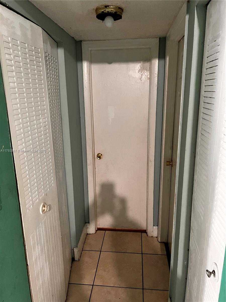 Small Image of 2008 JACKSON ST #D9, Hollywood Number 11