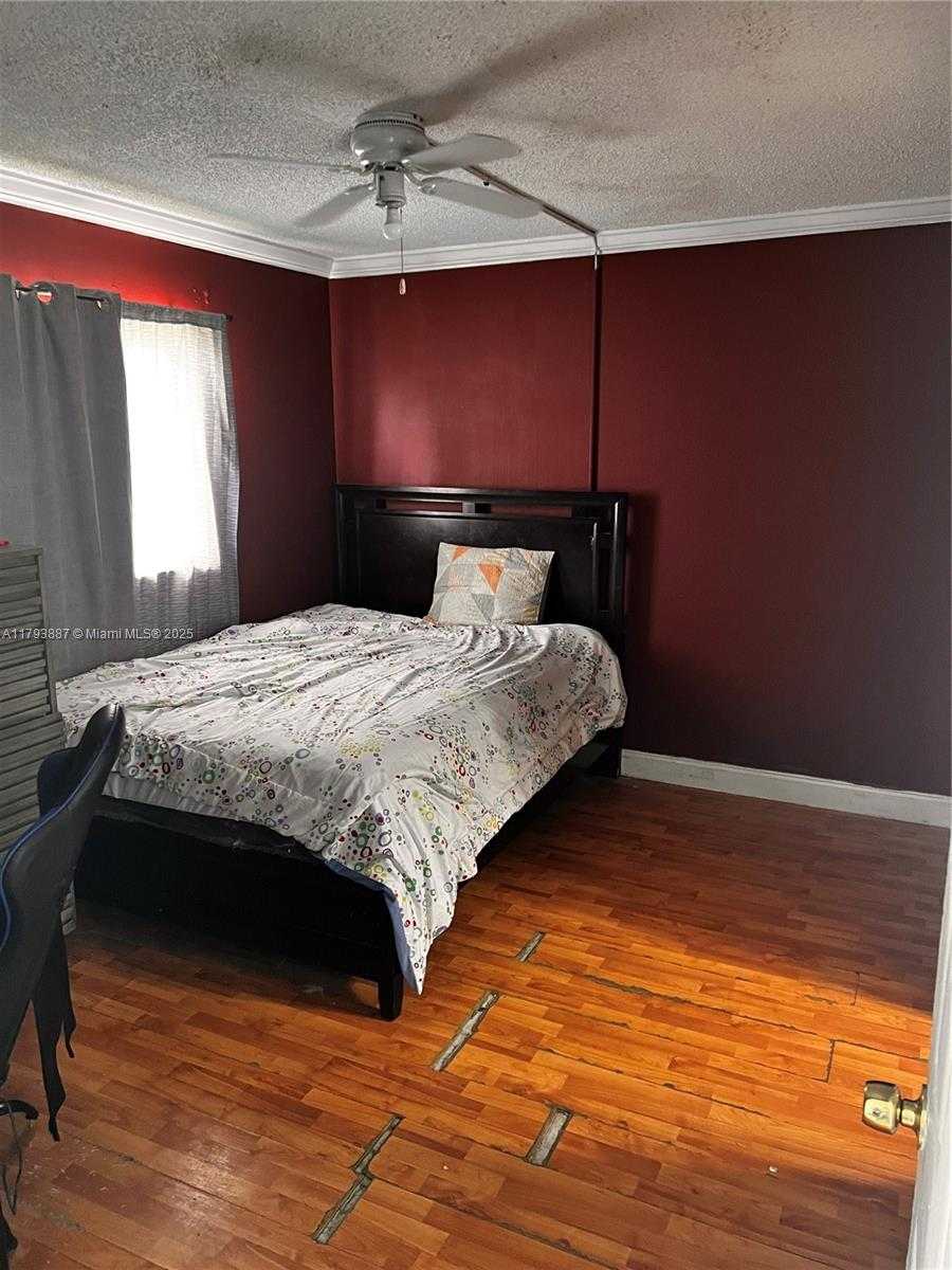 Small Image of 2008 JACKSON ST #D9, Hollywood Number 13