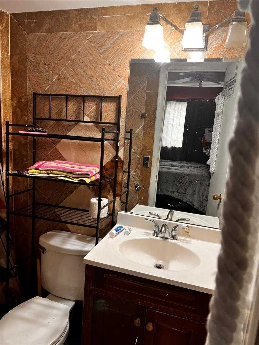 Small Image of 2008 JACKSON ST #D9, Hollywood Number 16