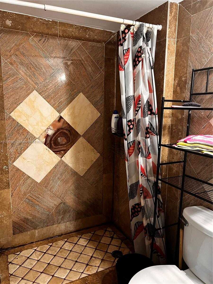 Small Image of 2008 JACKSON ST #D9, Hollywood Number 17