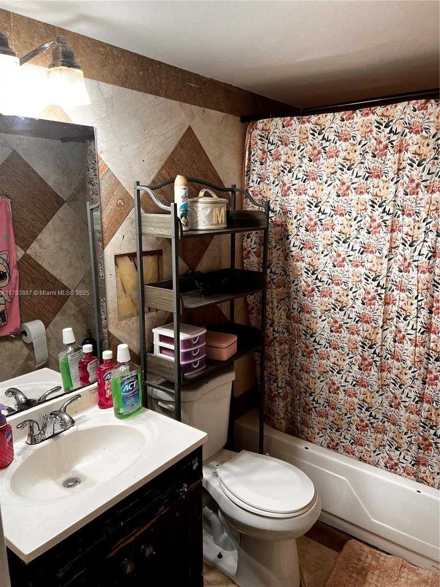 Small Image of 2008 JACKSON ST #D9, Hollywood Number 21