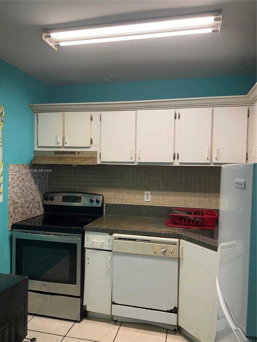 Small Image of 2008 JACKSON ST #D9, Hollywood Number 7