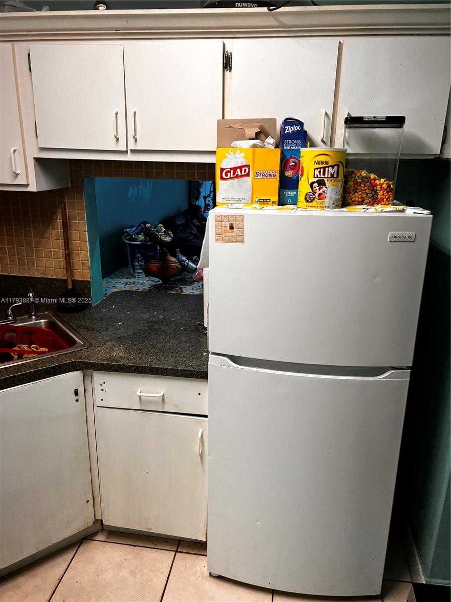 Small Image of 2008 JACKSON ST #D9, Hollywood Number 8