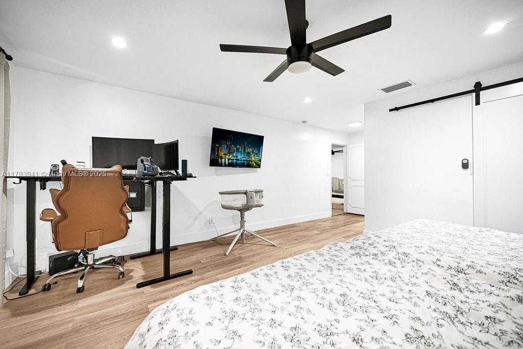Small Image of 3501 KEYSER AVE #43, Hollywood Number 11