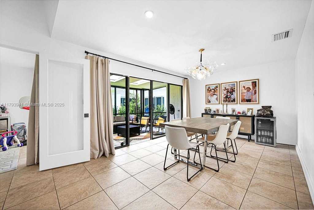 Small Image of 3501 KEYSER AVE #43, Hollywood Number 15