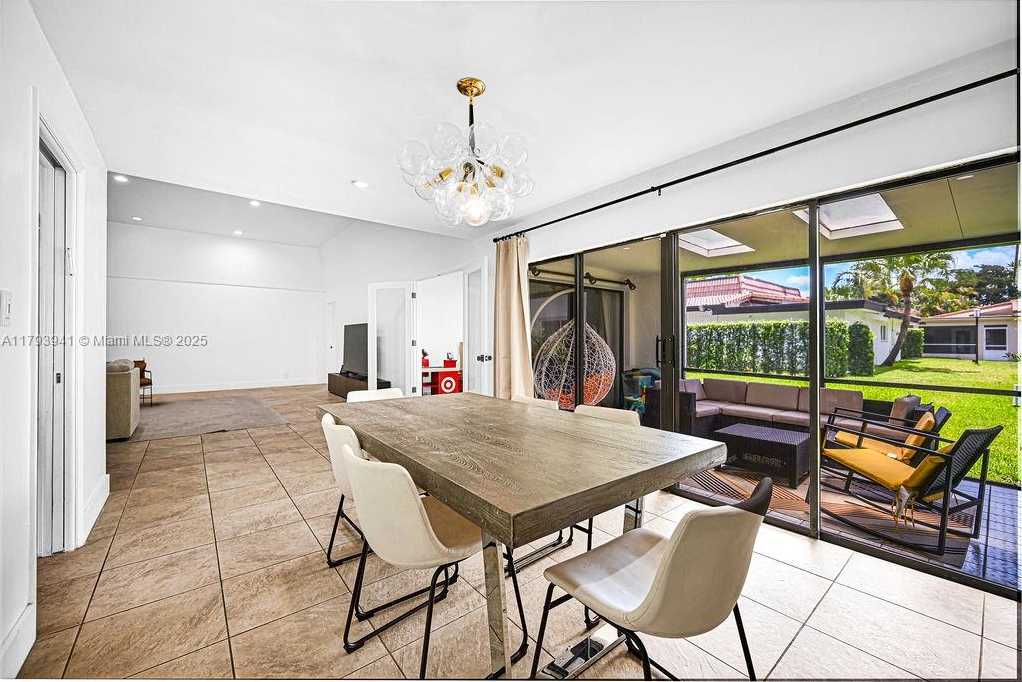 Small Image of 3501 KEYSER AVE #43, Hollywood Number 17