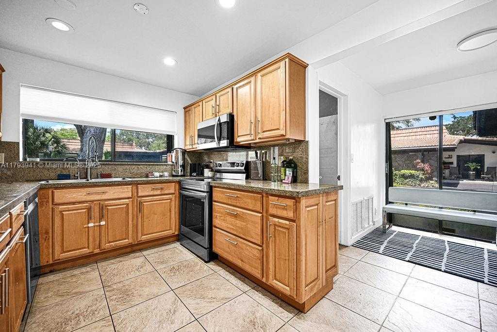 Small Image of 3501 KEYSER AVE #43, Hollywood Number 18