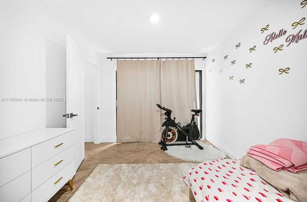 Small Image of 3501 KEYSER AVE #43, Hollywood Number 24