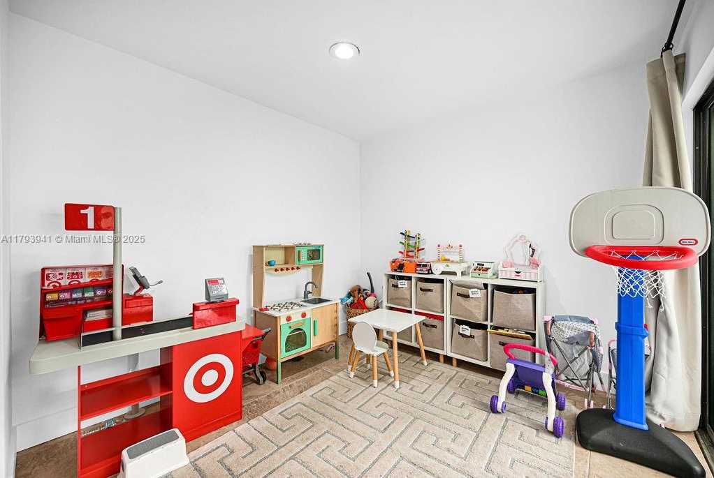 Small Image of 3501 KEYSER AVE #43, Hollywood Number 25