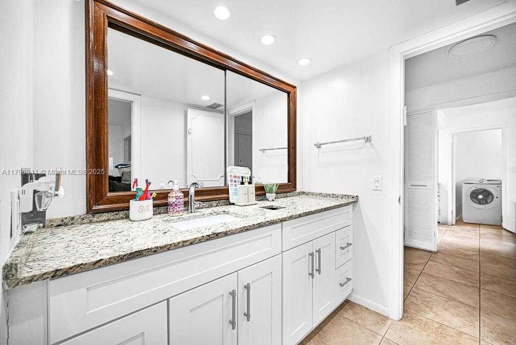 Small Image of 3501 KEYSER AVE #43, Hollywood Number 27