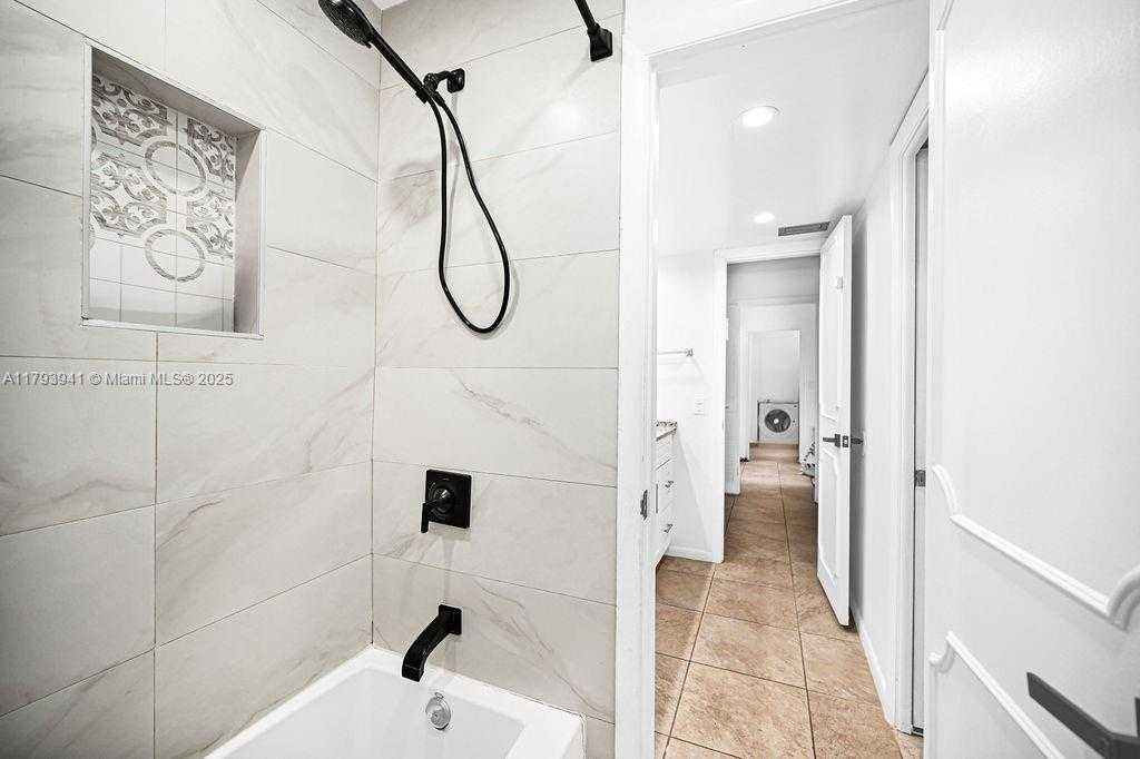 Small Image of 3501 KEYSER AVE #43, Hollywood Number 29
