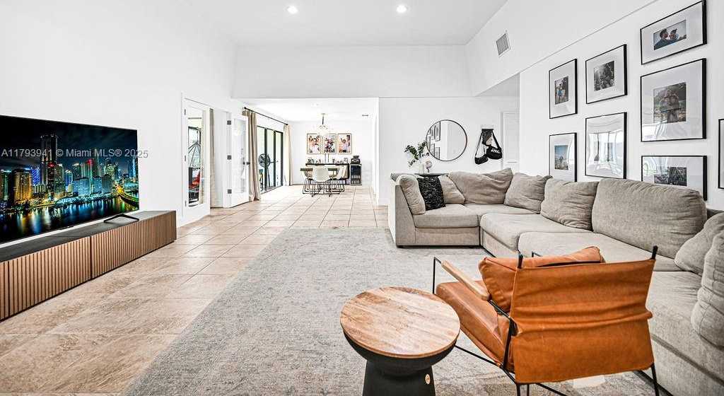 Small Image of 3501 KEYSER AVE #43, Hollywood Number 4