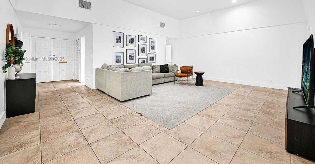 Small Image of 3501 KEYSER AVE #43, Hollywood Number 5
