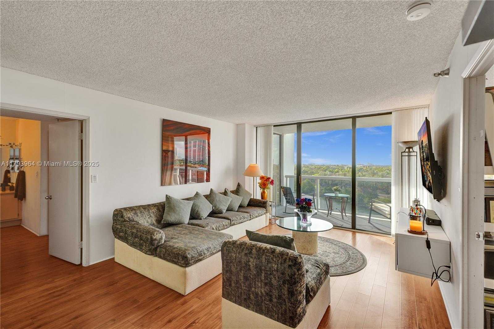 Small Image of 20505 EAST COUNTRY CLUB DR #732, Aventura Number 4