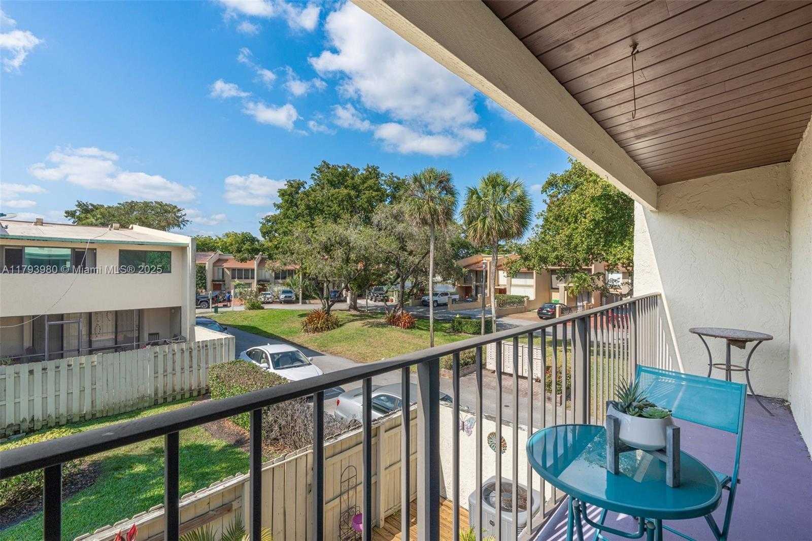 Small Image of 741 EAST COCO PLUM CIR #8, Plantation Number 27