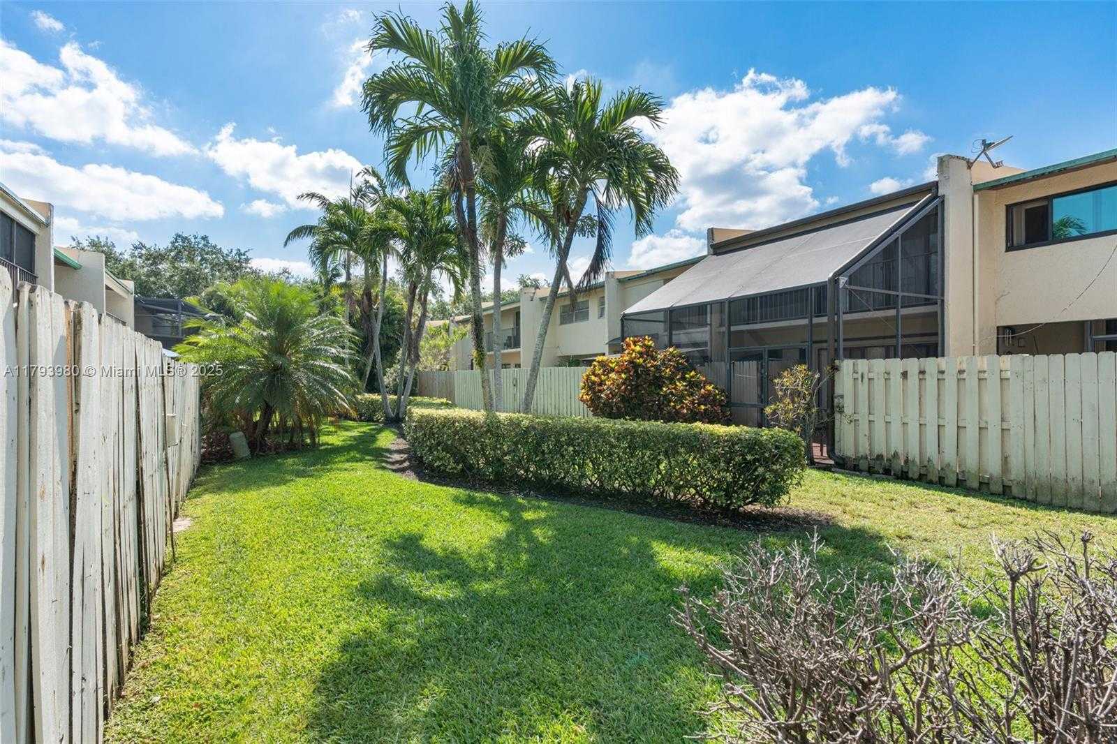 Small Image of 741 EAST COCO PLUM CIR #8, Plantation Number 30