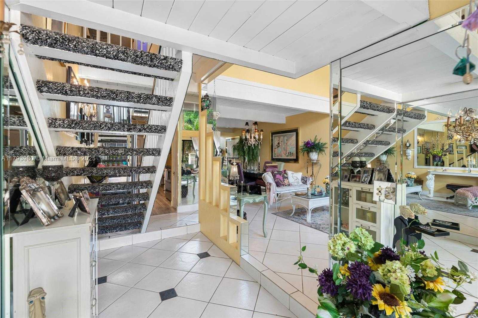 Small Image of 741 EAST COCO PLUM CIR #8, Plantation Number 4