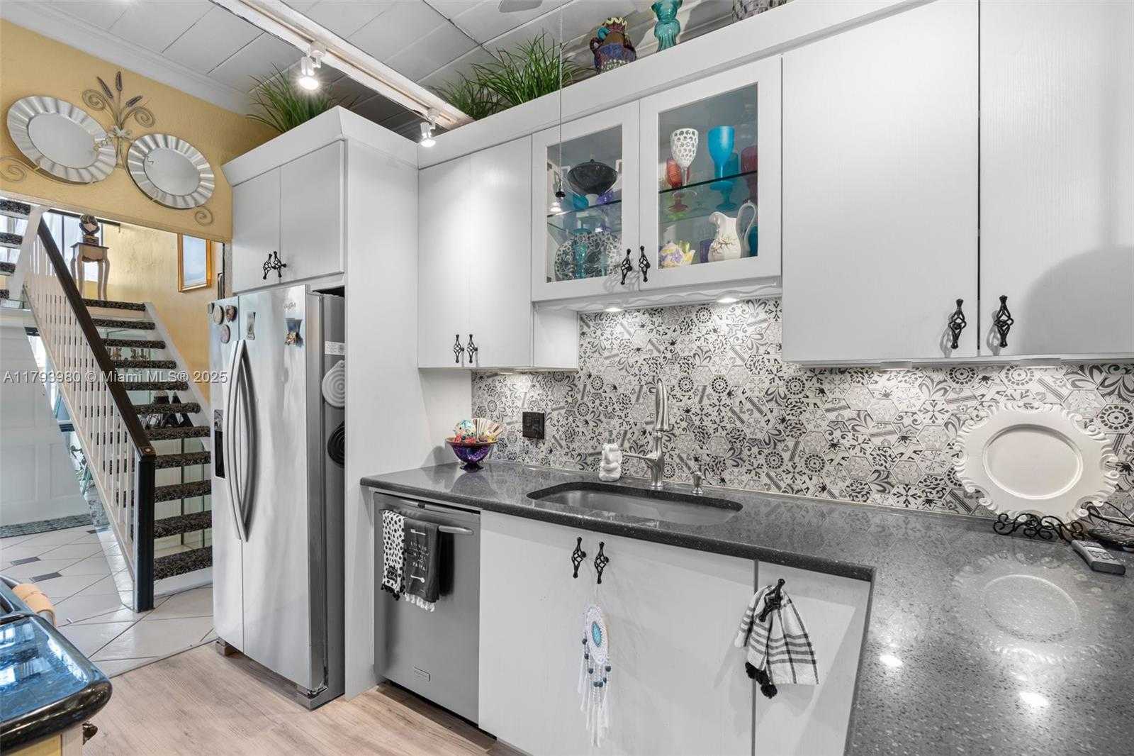 Small Image of 741 EAST COCO PLUM CIR #8, Plantation Number 6