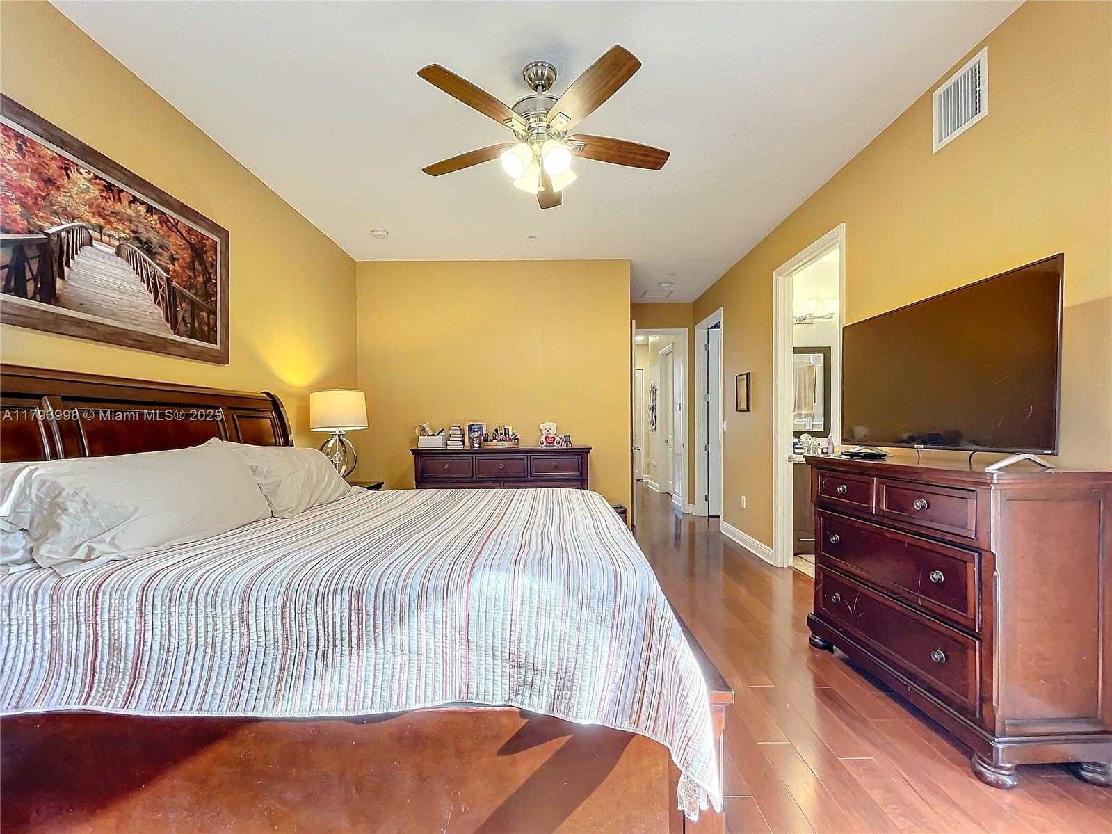 Small Image of 12448 NORTH WEST 17TH MNR, Pembroke Pines Number 16
