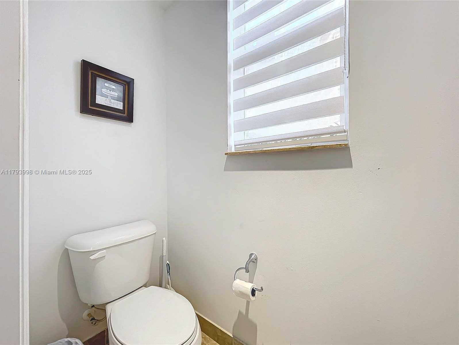 Small Image of 12448 NORTH WEST 17TH MNR, Pembroke Pines Number 23