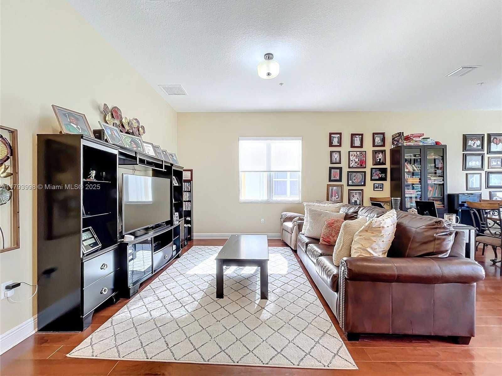 Small Image of 12448 NORTH WEST 17TH MNR, Pembroke Pines Number 28