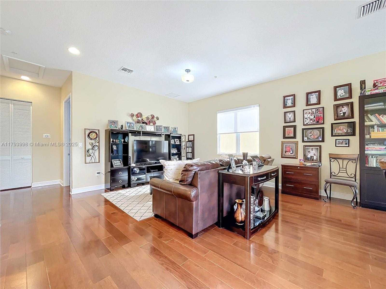 Small Image of 12448 NORTH WEST 17TH MNR, Pembroke Pines Number 30