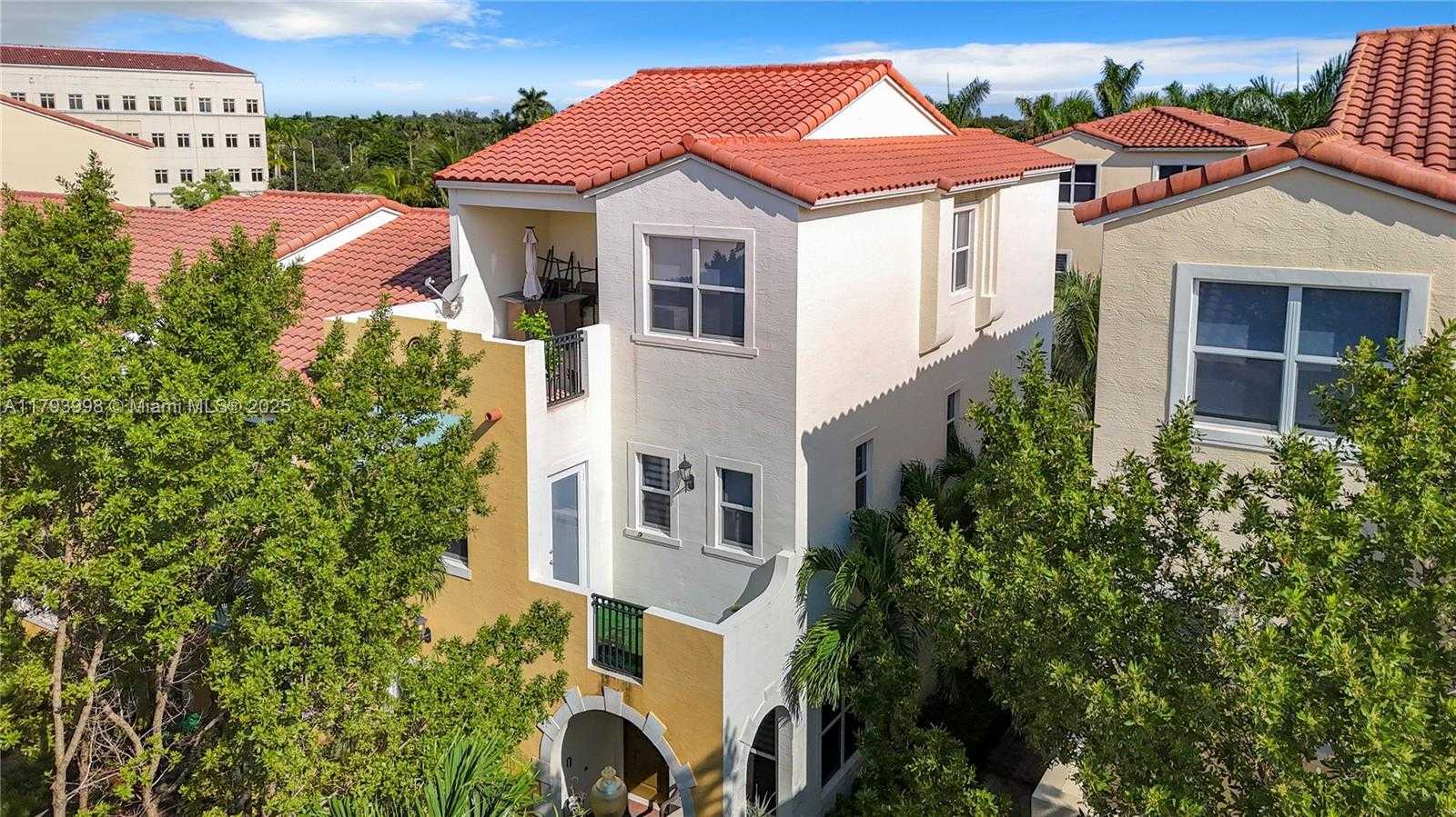 Small Image of 12448 NORTH WEST 17TH MNR, Pembroke Pines Number 44