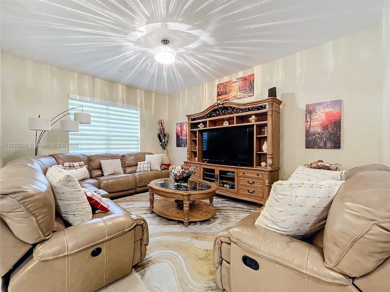 Small Image of 12448 NORTH WEST 17TH MNR, Pembroke Pines Number 5