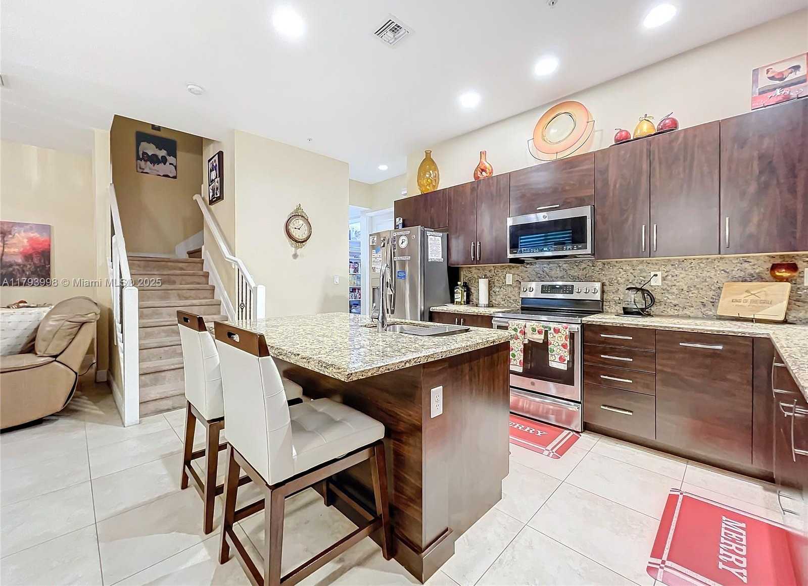 Small Image of 12448 NORTH WEST 17TH MNR, Pembroke Pines Number 6
