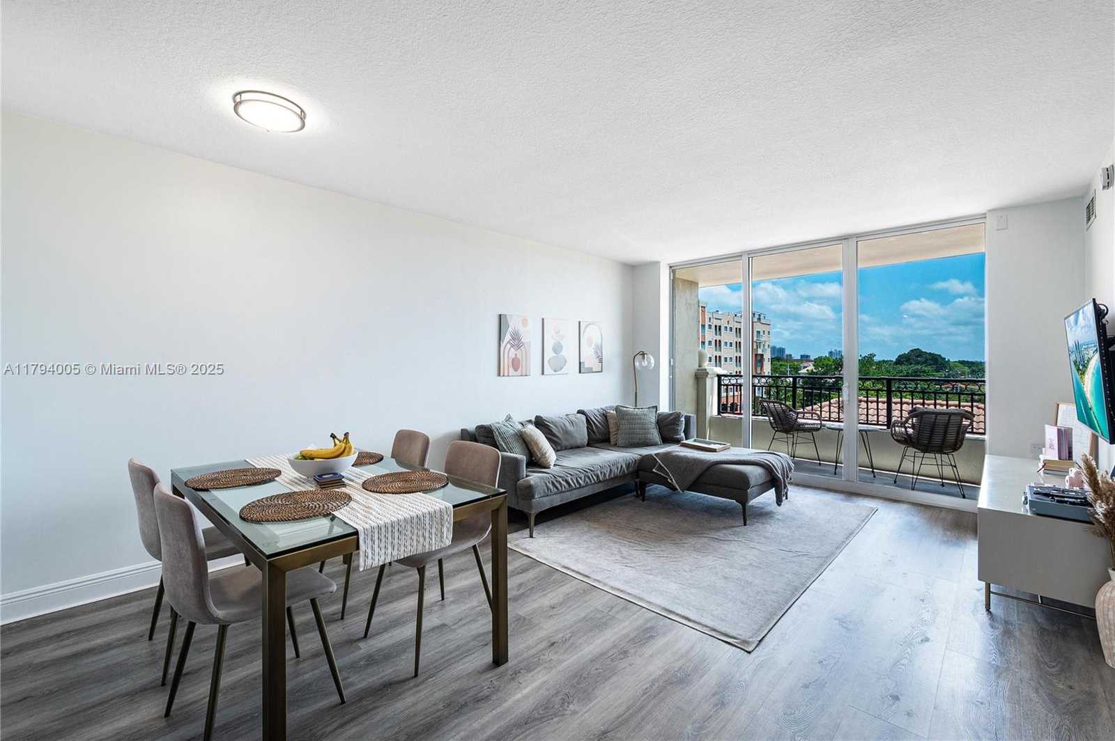 Small Image of 3232 CORAL WAY #507, Miami Number 3