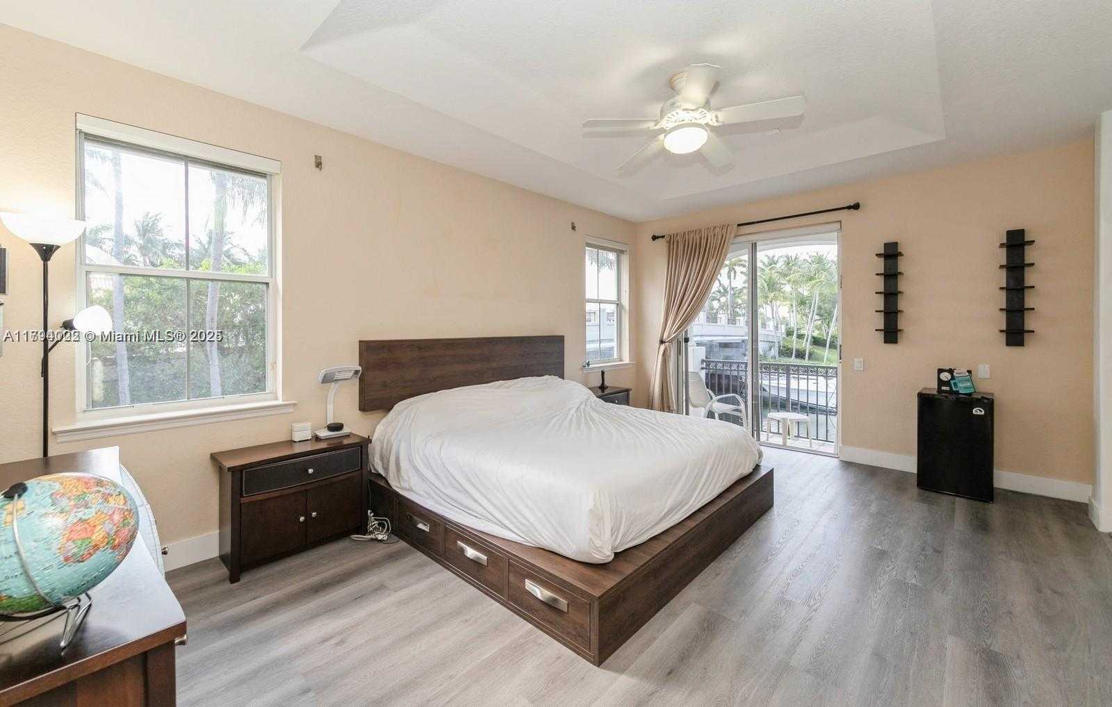 Small Image of 999 NORTH HARBOR VW N, Hollywood Number 19