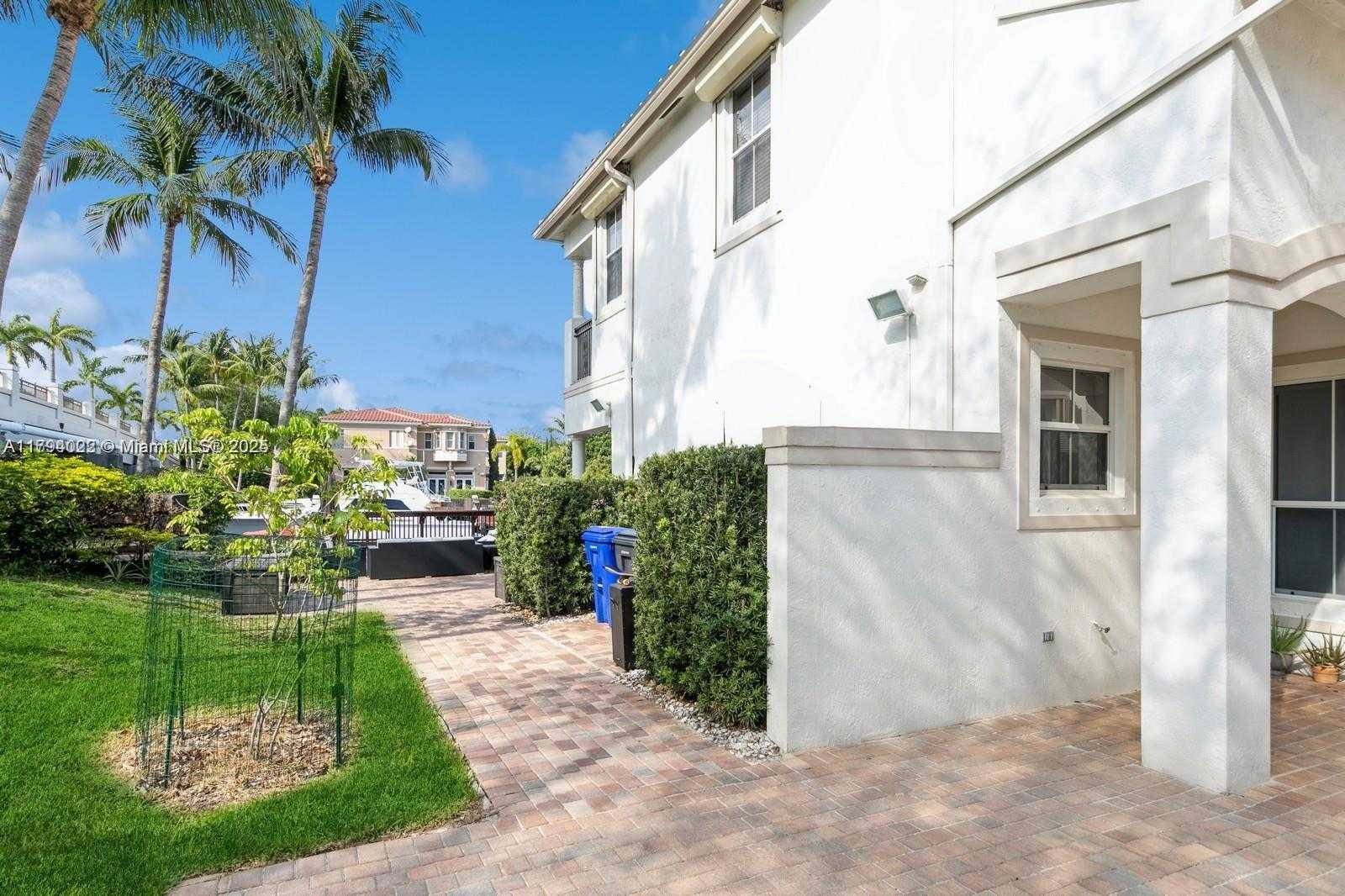 Small Image of 999 NORTH HARBOR VW N, Hollywood Number 36