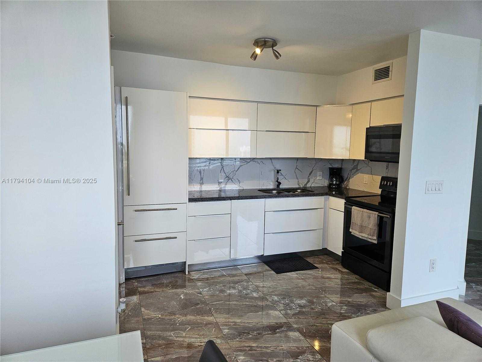 Small Image of 1330 WEST AVE #2805, Miami Beach Number 11