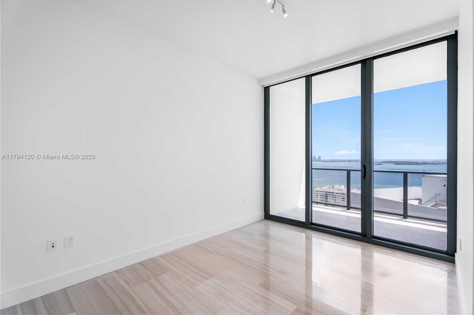 Small Image of 1451 BRICKELL AVE #2703, Miami Number 16